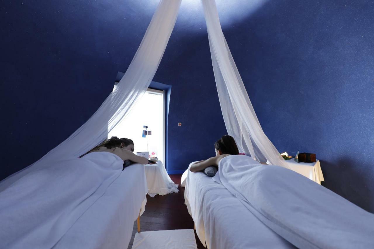 Radisson Blu Es. Hotel, Roma Εξωτερικό φωτογραφία Massage at a spa