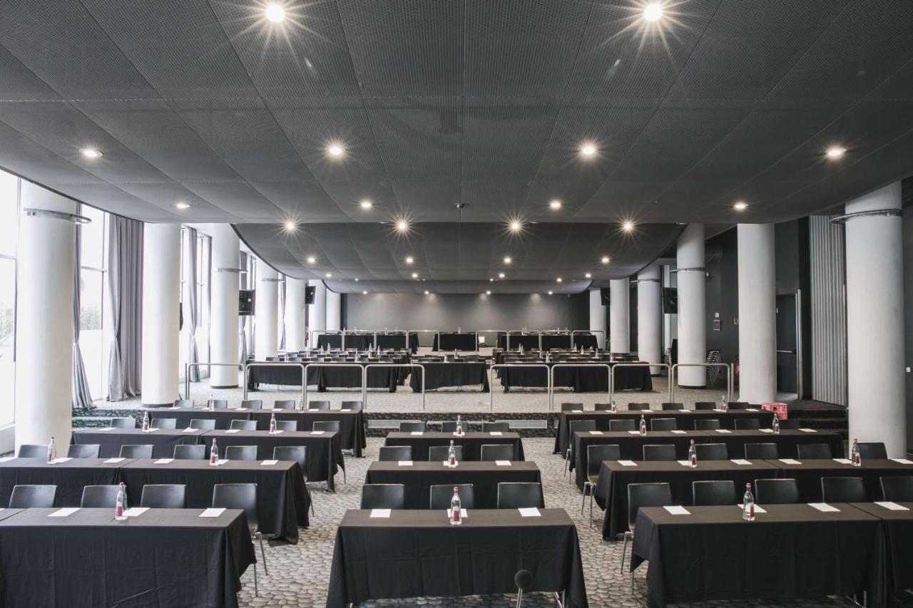 Radisson Blu Es. Hotel, Roma Εξωτερικό φωτογραφία The 2012 World Conference Center