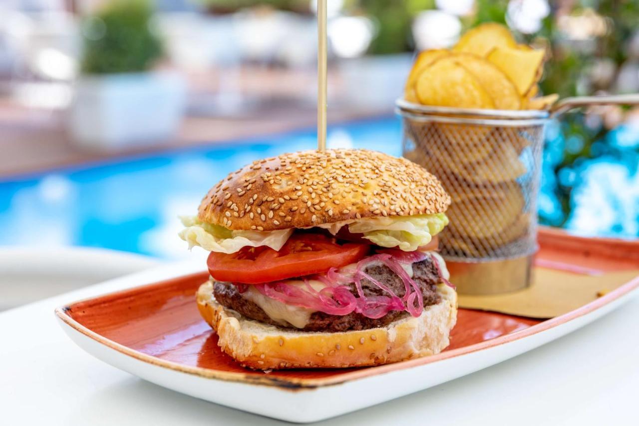 Radisson Blu Es. Hotel, Roma Εξωτερικό φωτογραφία A cheeseburger