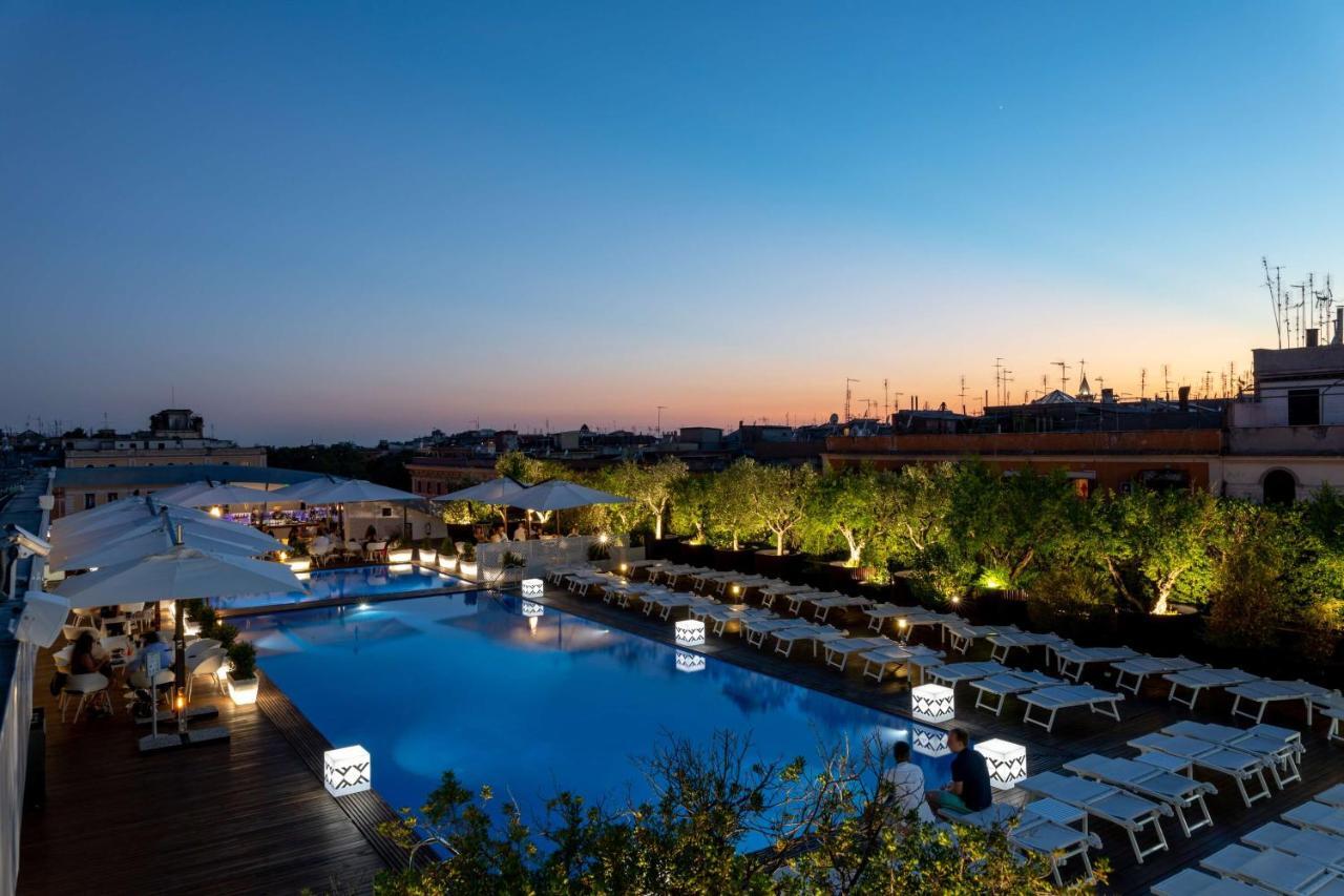 Radisson Blu Es. Hotel, Roma Εξωτερικό φωτογραφία The pool at the hotel